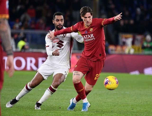 托特纳姆训练开放日；集结日止住颓势引欢呼；意大利杯在即；阵容厚度经受考验的简单介绍